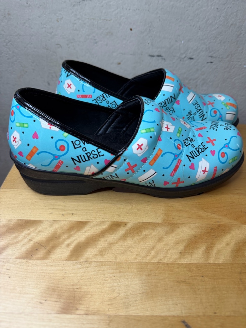 Savvy Nurse Clogs “Love a Nurse” Print Slip Resistant Size [9.5]